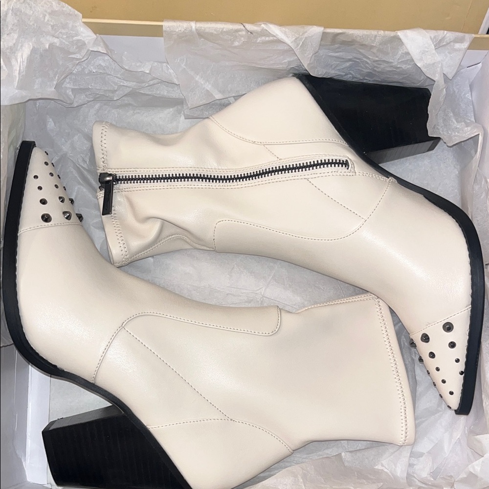 MICHAEL MICHAEL KORS Dover Studded Faux Leather Ivory Ankle Boots NIB NWT sz 9M - Picture 3 of 16